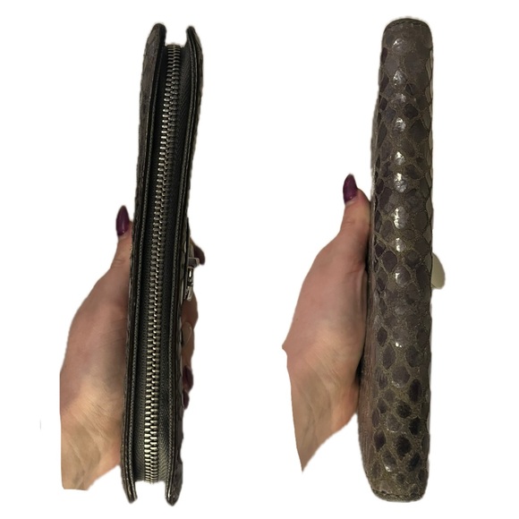 Michael Kors Grey Snakeskin Patterned Embossed Wallet - Picture 3 of 15